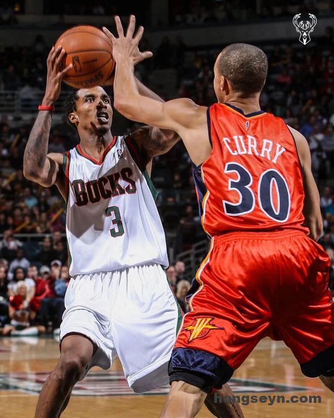 nimg-516 一年怒亏2个亿,库里和安德玛的“孽缘”