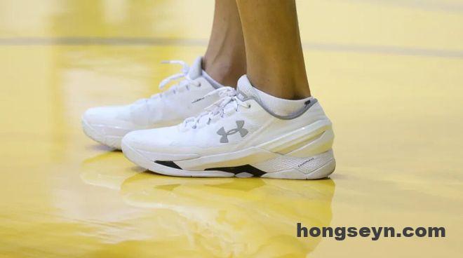 一年怒亏2个亿，库里和安德玛的“孽缘”