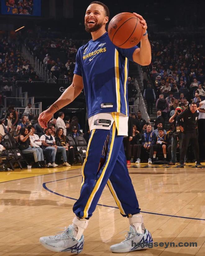 nimg-530 一年怒亏2个亿,库里和安德玛的“孽缘”